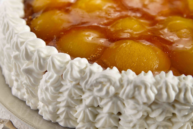  Apricot or peach cheesecake (credit: Anatoly Michaeli/‘Pascale’s Cakes’)