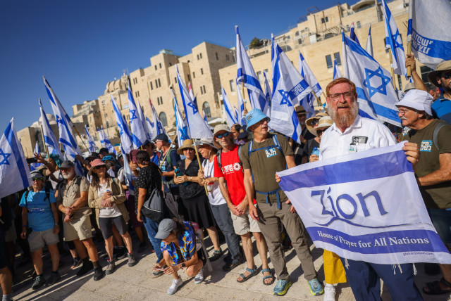  Anti-reform activists attend a special prayer at the Western Wall in Jerusalem's Old City, on July 23, 2023. (credit: Chaim Goldberg/Flash90)