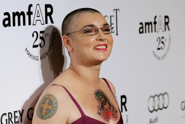  Irish singer and songwriter Sinead O'Connor poses at the amfAR?s Inspiration LA Gala in Hollywood, California October 27, 2011. (credit: REUTERS/MARIO ANZUONI/FILE PHOTO)