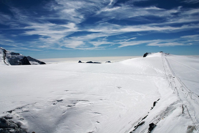  Theodul Glacier in Zermatt, where a hiker went missing in 1986. (credit: Wikimedia Commons)