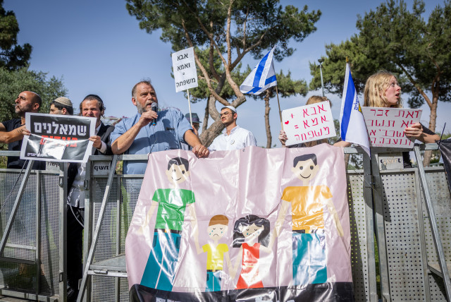 Right-wing activists demonstrate against the annual LGBTQ Pride parade in Jerusalem, on June 1, 2023.  (credit: YONATAN SINDEL/FLASH90)
