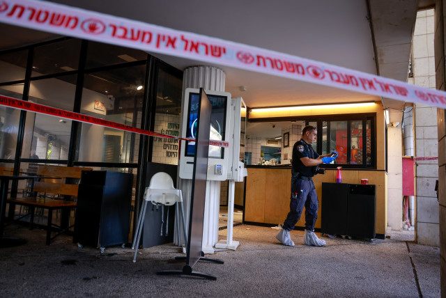  Police at the scene of a terror attack in the Jewish settlement of Ma’aleh Adumim, outside of Jerusalem, August 1, 2023 (photo credit: Chaim Goldberg/Flash90)