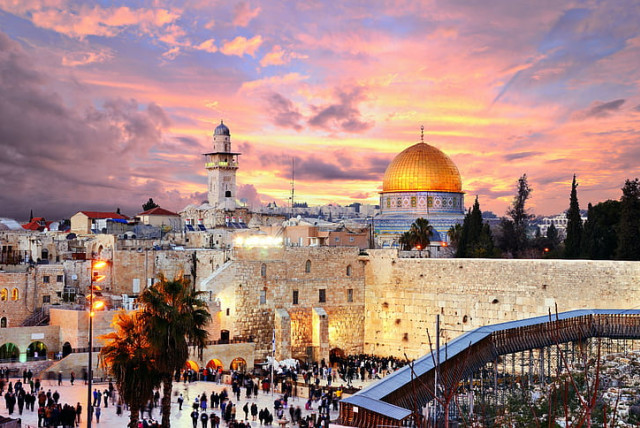  The Western Wall and the Dome of the Rock in the Old City of Jerusalem (credit: wallpaperflare)