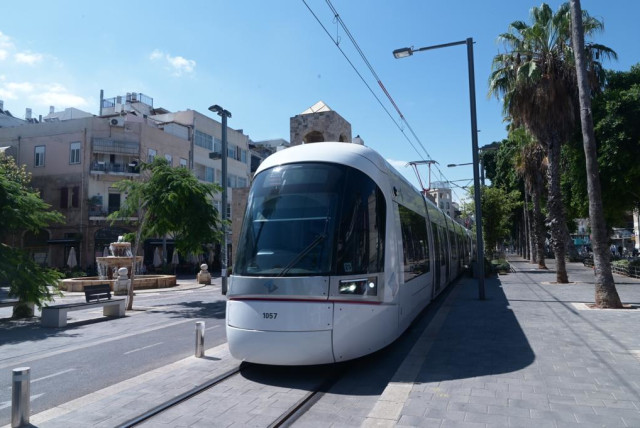  The Tel Aviv light rail (credit: AVSHALOM SASSONI)
