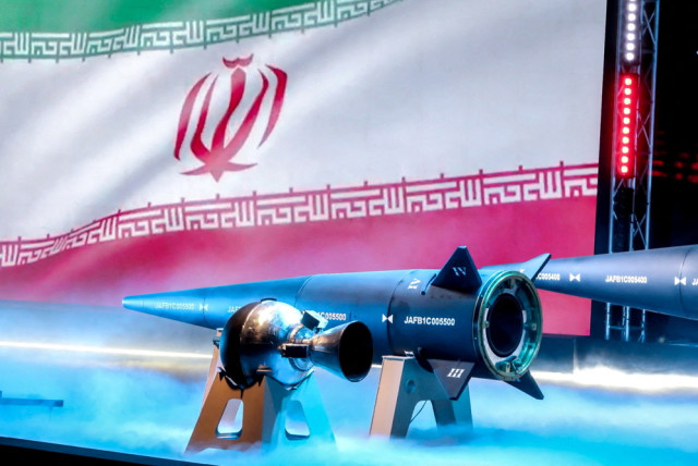  A new hypersonic ballistic missile called ''Fattah'' with a range of 1400 km, unveiled by Iran (credit: REUTERS)