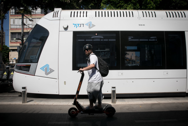  Trial runs of the new Metropolitan Light Rail in Yaffo-Tel Aviv. The Light Rail will run through Tel Aviv and surrounding central cities. August 01, 2023.  (credit: MIRIAM ALSTER/FLASH90)