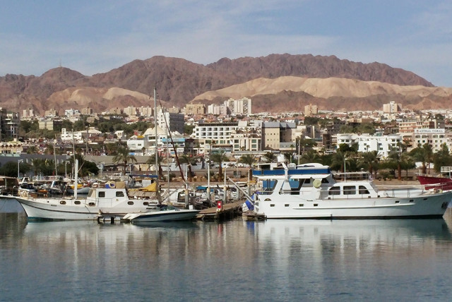  Yachts are seen docking at the Eilat Port (credit: WALLPAPER FLARE)