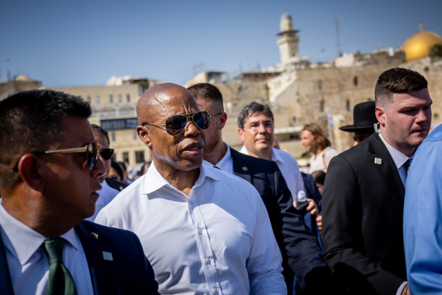  New York City Mayor Eric Adams is seen visiting the Western Wall in the Old City of Jerusalem, on August 22, 2023. (credit: YONATAN SINDEL/FLASH90)