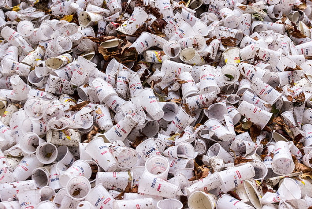  A pile of white plastic disposable cups (credit: PICKPIK)