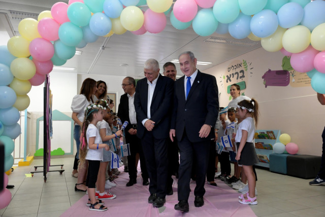  Prime Minister Benjamin Netanyahu and Education Minister Yoav Kisch visit an Israeli primary school on the first day of school on September 1, 2023. (credit: Avi Ohayon/GPO)