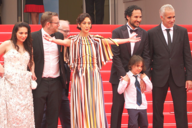  Amir Ebrahimi on the red carpet of the 2022 Cannes Film Festival with cast of Holy Spider. (credit: VOA PERSIAN/WIKIMEDIA COMMONS)