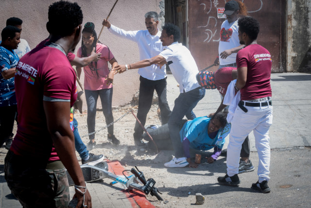  Eritrean asylum seekers who oppose the regime in Eritrea and pro regime activists clash with Israeli police in south Tel Aviv, September 2, 2023. (credit: Omer Fichman/Flash90)