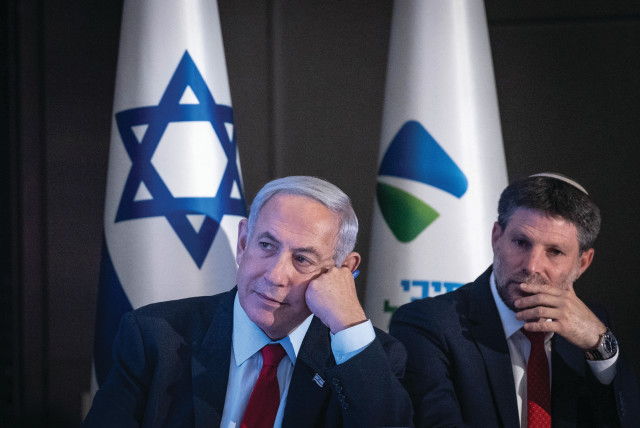  PRIME MINISTER Benjamin Netanyahu and Finance Minister Bezalel Smotrich attend a news conference. (credit: Chaim Goldberg/Flash90)