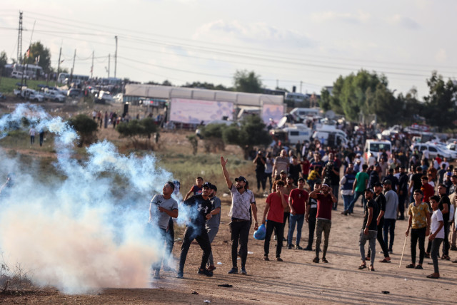  Palestinian demonstrators clash with Israeli soldiers at the Israel-Gaza border fence, east of Gaza City September 13, 2023. (credit: ATIA MOHAMMED/FLASH90)
