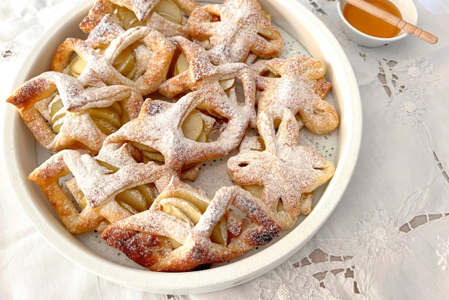  Quick and easy apple tart (credit: PASCALE PEREZ-RUBIN)