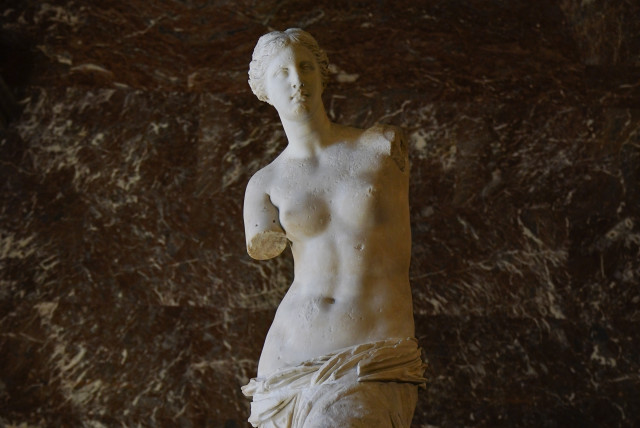 Sep 8, 2023; Paris, FRA; The Venus de Milo or Aphrodite of Melos is an ancient Greek sculpture unearthed on the island of Milos that was created during the Hellenistic period. (credit: MICHAEL MADRID/USA TODAY SPORTS VIA REUTERS)