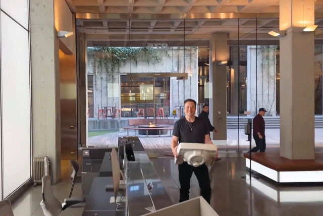  IN THIS video grab posted on his account, billionaire entrepreneur Elon Musk shows himself in Oct. 2022 carrying a sink into Twitter’s San Francisco headquarters, days before his contentious takeover of the social media giant (which he eventually renamed X). (photo credit: Twitter/AFP via Getty Images)