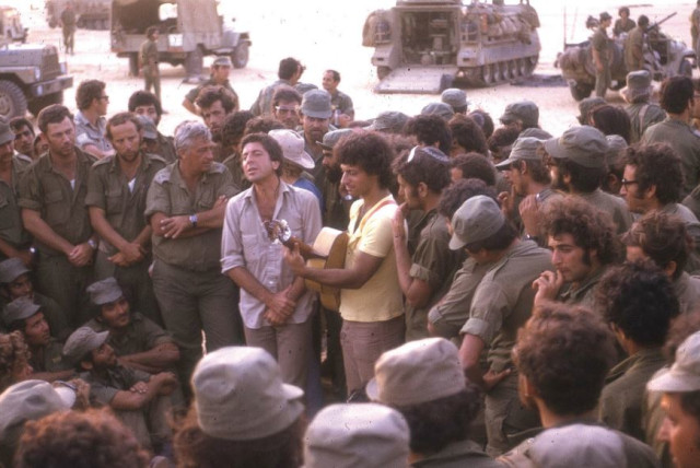  DIVISION COMMANDER Ariel Sharon stands to the right of Leonard Cohen as he sings for the troops. (credit: Yaakovi Doron/Maariv)