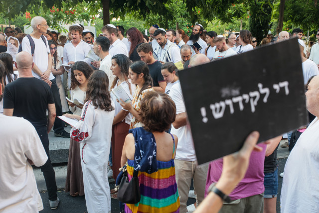  Jews pray while activists protest against gender segregation in the public space during a public prayer on Dizengoff Square in Tel Aviv, on Yom Kippur, the Day of Atonement, and the holiest of Jewish holidays, September 25, 2023.  (credit: ITAI RON/FLASH90)
