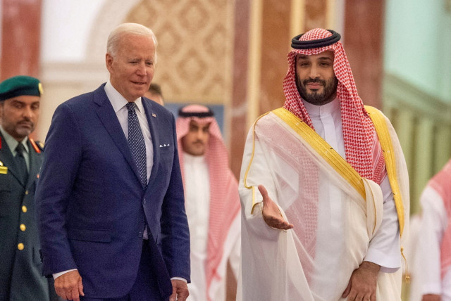  Saudi Crown Prince Mohammed bin Salman receives U.S. President Joe Biden at Al Salman Palace upon his arrival in Jeddah, Saudi Arabia, July 15, 2022. (credit: BANDAR ALGALOUD/COURTESY OF SAUDI ROYAL COURT/REUTERS)