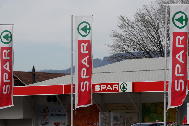  The logo of retailer Spar is seen in front of a supermarket in Schaenis, Switzerland April 3, 2019 (credit: REUTERS/ARND WIEGMANN/FILE PHOTO)