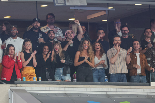  Oct 1, 2023; East Rutherford, New Jersey, USA; Taylor Swift, actor Ryan Reynolds, actor Hugh Jackman and friends celebrates after a Kansas City Chiefs touch down during the first half at MetLife Stadium.  (credit: VINCENT CARCHIETTA/USA TODAY SPORTS)
