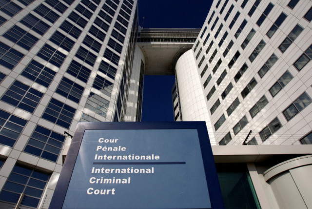Η είσοδος του Διεθνούς Ποινικού Δικαστηρίου (ΔΠΔ) εμφανίζεται στη Χάγη στις 3 Μαρτίου 2011. (credit: REUTERS/JERRY LAMPEN)