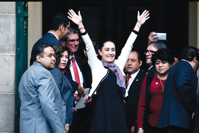  CLAUDIA SHEINBAUM – the first woman elected governor of Mexico City – waves upon her arrival to be sworn in, Dec. 2018 (credit: Alfredo Estrella/AFP via Getty Images)