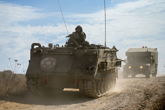 Τεθωρακισμένες και εφεδρικές μονάδες πεζικού του IDF σε στρατιωτική εκπαίδευση στα Υψίπεδα του Γκολάν προτού κατευθυνθούν νότια προς τη Λωρίδα της Γάζας, βόρεια Υψίπεδα Γκολάν στις 8 Οκτωβρίου 2023 (πίστωση φωτογραφίας: MICHAEL GILADI/FLASH90)