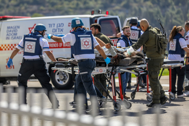 Wounded Israeli soldiers from the south arrive to the Hadassah Ein Kerem Medical Center in Jerusalem, October 7, 2023. (credit: NOAM REVKIN FENTON/FLASH90)