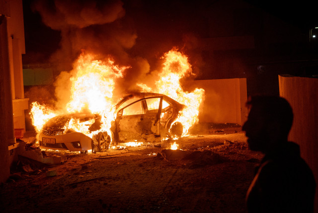  Israeli security forces at the scene where a rocket fired from the Gaza Strip hit a home and a car in the southern Israeli city of Sderot, October 17, 2023.  (credit: YONATAN SINDEL/FLASH90)
