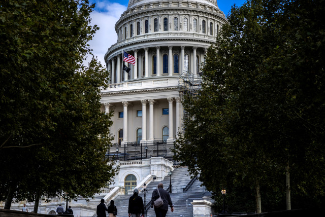  Visitors walk outside the U.S. Capitol building as House Republicans continue to work to choose a new Speaker of the House, in Washington, U.S., October 16, 2023. (credit: REUTERS/EVELYN HOCKSTEIN)