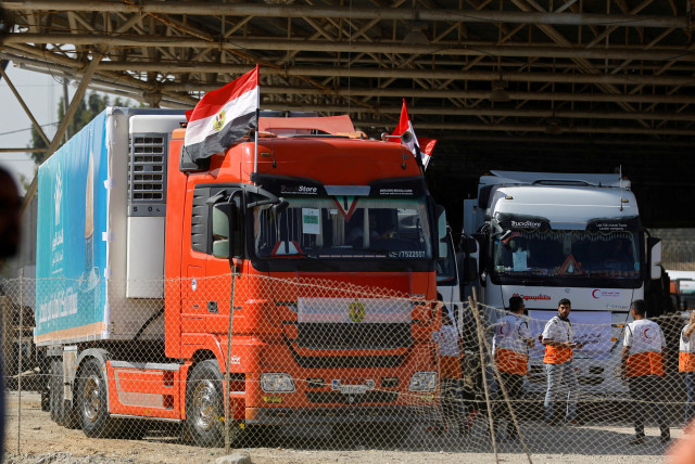 Trucks carrying aid arrive at the Palestinian side of the border with Egypt, as the conflict between Israel and Palestinian terrorist group Hamas continues, in Rafah in the southern Gaza Strip, October 21, 2023.  (credit:  REUTERS/Ibraheem Abu Mustafa)