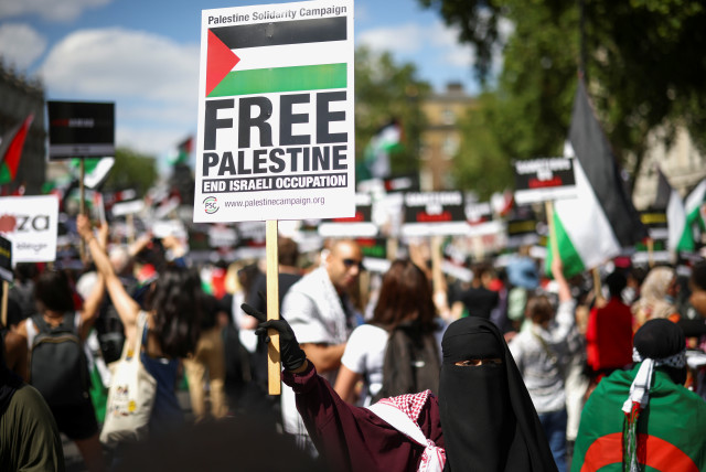  Pro-Palestinian demonstrators in London, 2021. (credit: REUTERS/HENRY NICHOLLS)