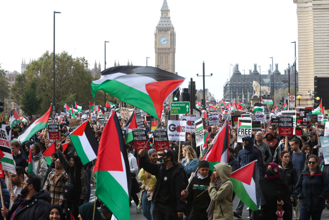 Demonstrators protest in solidarity with Palestinians in Gaza, amid the ongoing conflict between Israel and the Palestinian Islamist group Hamas, in London, Britain, October 28, 2023. (credit: REUTERS/Susannah Ireland)