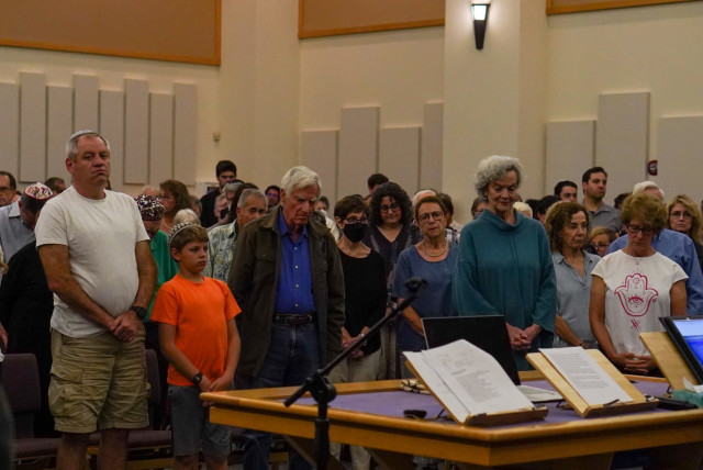 Reform Jews in a prayer service for Israel at a Los Gatos CA temple. (credit: EMMA STEINBERG)