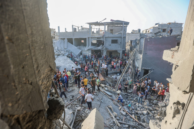  Palestinians at the rubble of a destroyed building after an Israeli airstrike in the central Gaza Strip, on November 5, 2023 (credit: ATIA MOHAMMED/FLASH90)