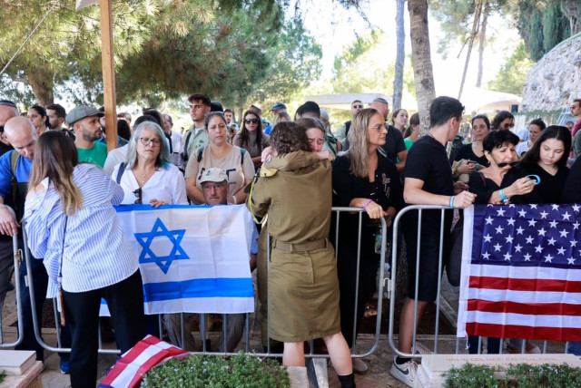  People gather for the funeral of Israeli-American Border Police officer Sgt. Rose Ida (Elisheva) Lubin. (credit: MARC ISRAEL SELLEM)