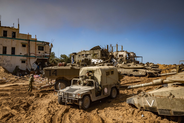  Israeli soldiers at the Al-Shati refugee camp, in the northern Gaza Strip, during an Israeli military operation in the Gaza Strip, November 16, 2023.  (credit: YONATAN SINDEL/FLASH90)
