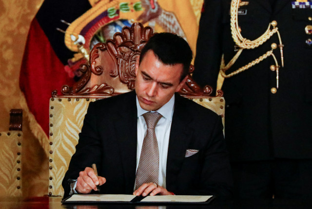  Ecuador's President Daniel Noboa signs first decrees to appoint ministers, at the Presidential Palace (Palacio de Carondelet) on the day of his swearing-in ceremony, in Quito, Ecuador November 23, 2023. (credit: REUTERS/Karen Toro)