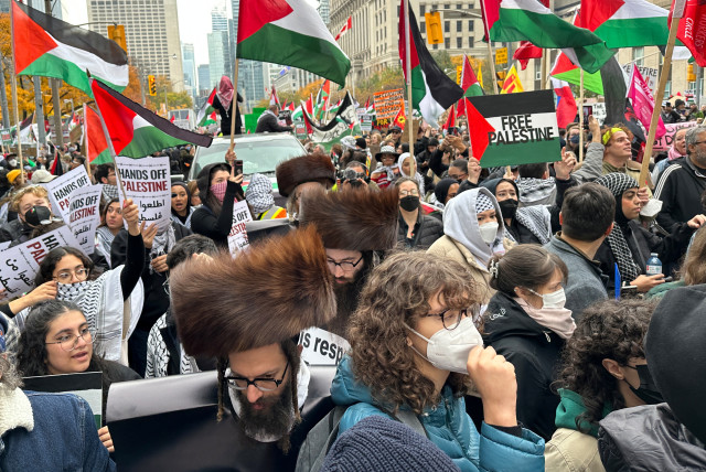  PROTESTERS WAVE Palestinian flags outside the US Consulate in Toronto last month. Among the protesters are the anti-Israel Jewish sect Neturei Karta.  (credit: Kyaw Soe Oo/Reuters)