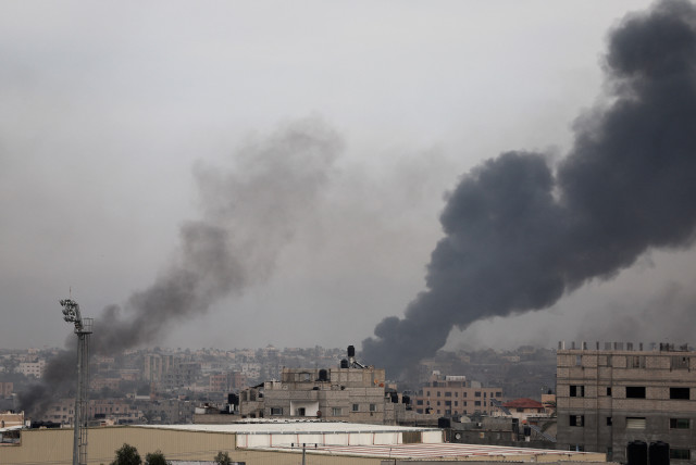  Smoke rises after Israeli strikes, amid the ongoing conflict between Israel Hamas, in Khan Younis in the southern Gaza Strip, December 10, 2023. (credit:  REUTERS/Ibraheem Abu Mustafa)