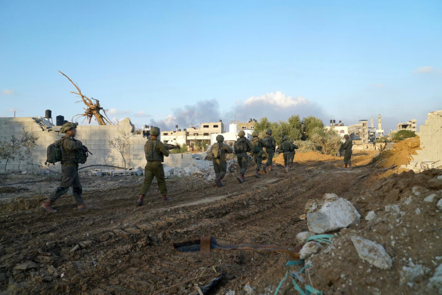  IDF soldiers on the ground in Gaza, December 14, 2023 (credit: IDF SPOKESPERSON'S UNIT)