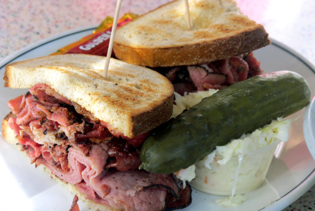  A pastrami sandwich, a staple of Jewish delis. (credit: FLICKR)