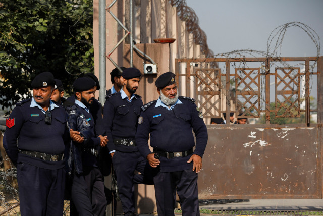  Police officers stand at the entrance of the district Judicial Complex in Islamabad, Pakistan November 28, 2023.  (credit: REUTERS/FAYAZ AZIZ)