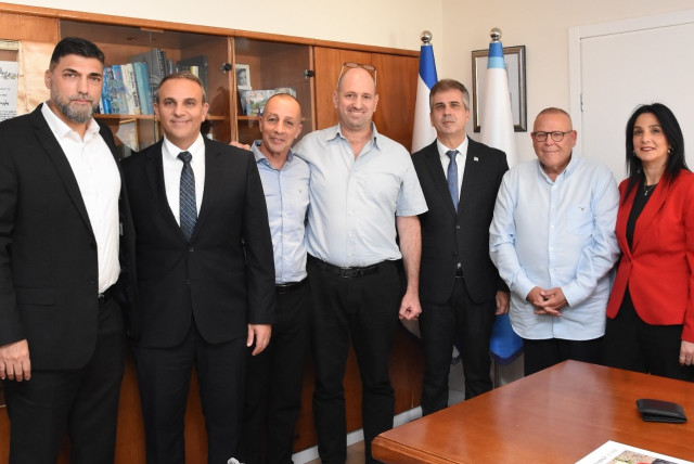   Eli Cohen and the representatives of the Foreign Ministry, Finance Ministry, chairman of the workers' committee and chairman of the Histadrut.  (credit: FINANCE MINISTRY, FOREIGN MINISTRY, HISTADRUT SPOKESPERSON)