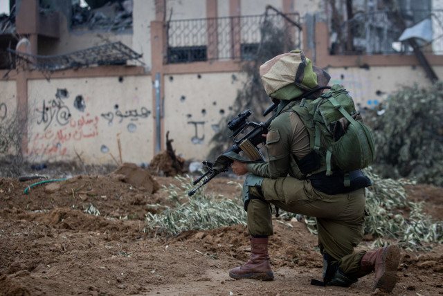  Israeli soldiers from the 646 Battalion of the Paratroopers Brigade operating in Al-Bureij camp in the central Gaza, during an Israeli military operation in the Gaza Strip, January 2, 2023. (credit: OREN BEN HAKOON/FLASH90)