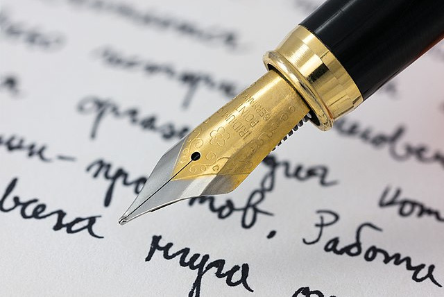  A fountain pen writing. (credit: Petar Milošević / https://creativecommons.org/licenses/by-sa/4.0)