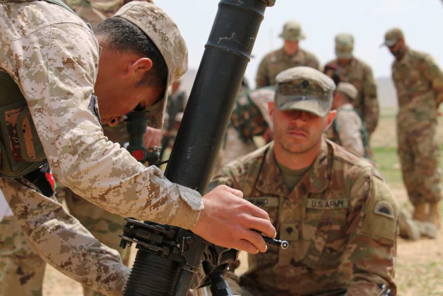  U.S. Army and Jordan Armed Forces Soldiers conduct joint training on mortars as part of the Jordan Operational Engagement Program (JOEP).  (credit: Capt. Ernest Wang/US Army)