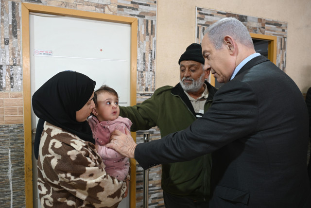 Prime Minister Binyamin Netanyahu expresses his condolences to the family of fallen Bedouin IDF soldier Ahmad Abu Latif. January 29, 2024. (credit: CHAIM TZACH/GPO)